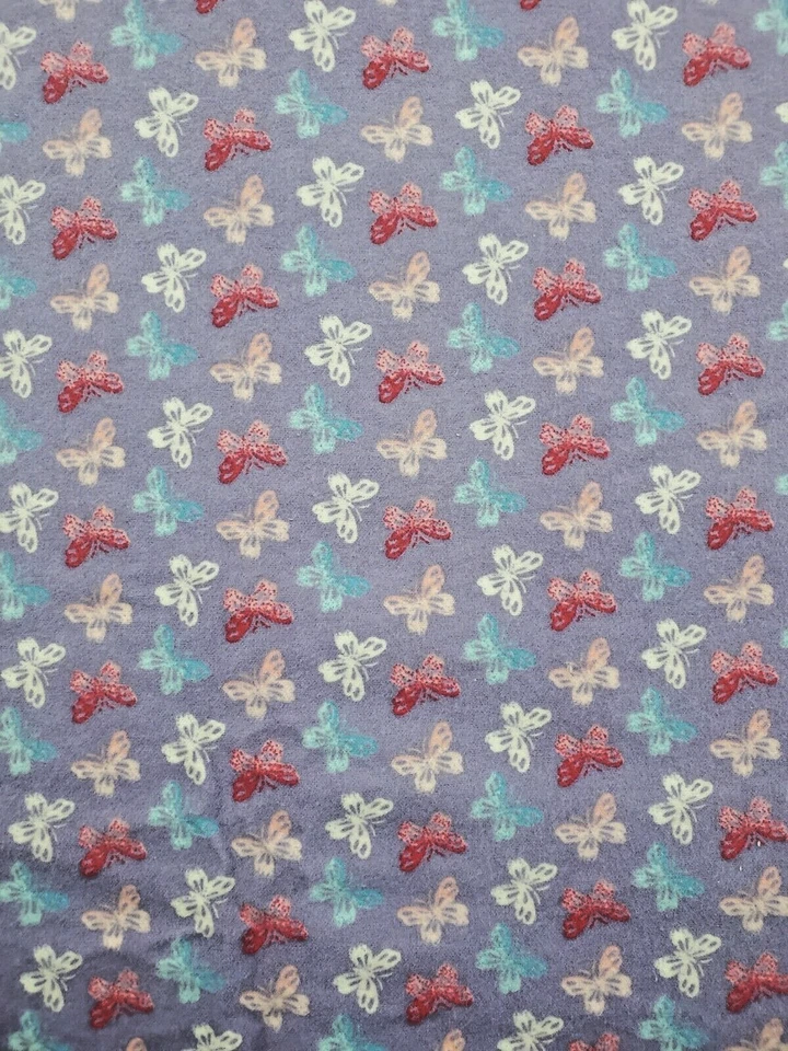 Fabric Editions, Inc. Franela púrpura con mariposa rosa blanca 72" x 44" (2 yardas) Foto 2 de 4