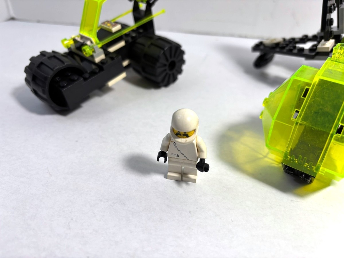 LEGO Space Blacktron II: Allied Avenger 6887 (1991) + Tyrax 6851