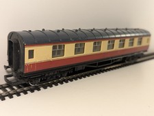 Hornby R442 BR Stanier Corridor First Third Coach M4330 (Missing Hooks)