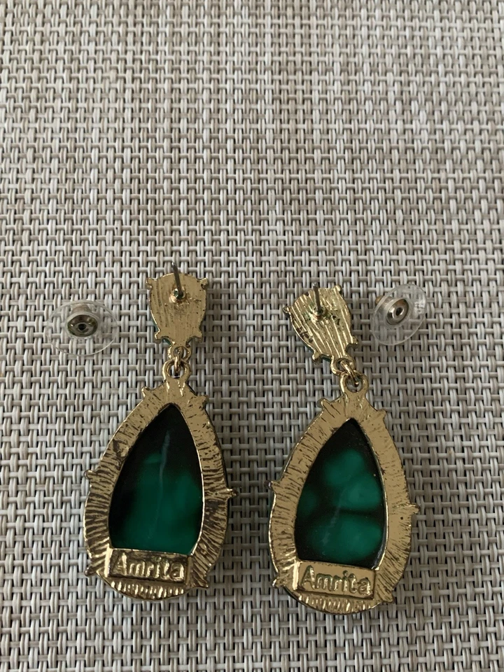 Pendientes colgantes Amrita Singh Santa Ana en hoja perenne Foto 2 de 4