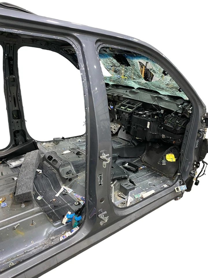 2015 - 2020 CHEVY SUBURBAN OEM RIGHT CENTER PILLAR *STRUCTURE CUT* Foto 4 de 4