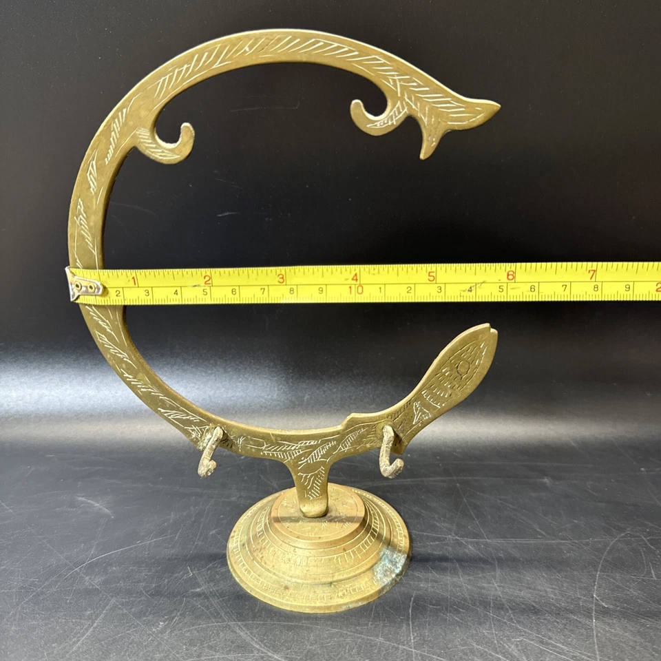 "Llavero de latón vintage soporte para joyas grabado Art Deco forro rojo 8"" de alto" Foto 3 de 4