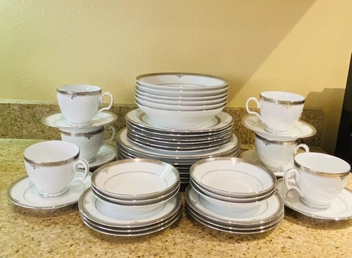 NORITAKE BUCKINGHAM White Floral & Platinum Trim 42 piece Dinner Set