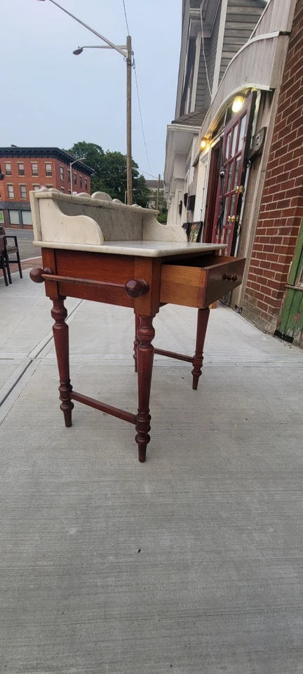 Soporte de lavado superior de mármol de nogal francés del siglo XIX Foto 4 de 4