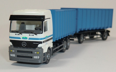 Wiking - MB Actros 2653 Wechselladerzug ''AKM Abfallwirtschaft'' #25-SV1878/K52