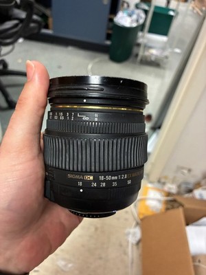 Sigma DC 18-50mm f2.8 EX Macro HSM AF Lens For Nikon FOR PARTS OR REPAIR