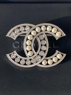 CHANEL 2018A SILVER CC LOGO WHITE CRYSTALS and PEARLS BROOCH TINY SMALL PIN