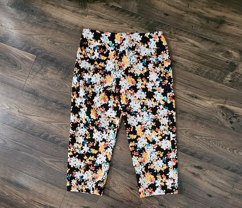 Womens Zac & Rachel Flowered Capri Pants - 10 EUC
