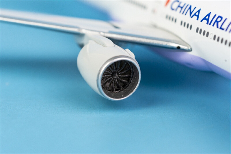 Phoenix China Airlines for Boeing 777-300ER B-18053 1:400 Phoenix China Airlines for Boeing 777-300ER B-18053 1:400