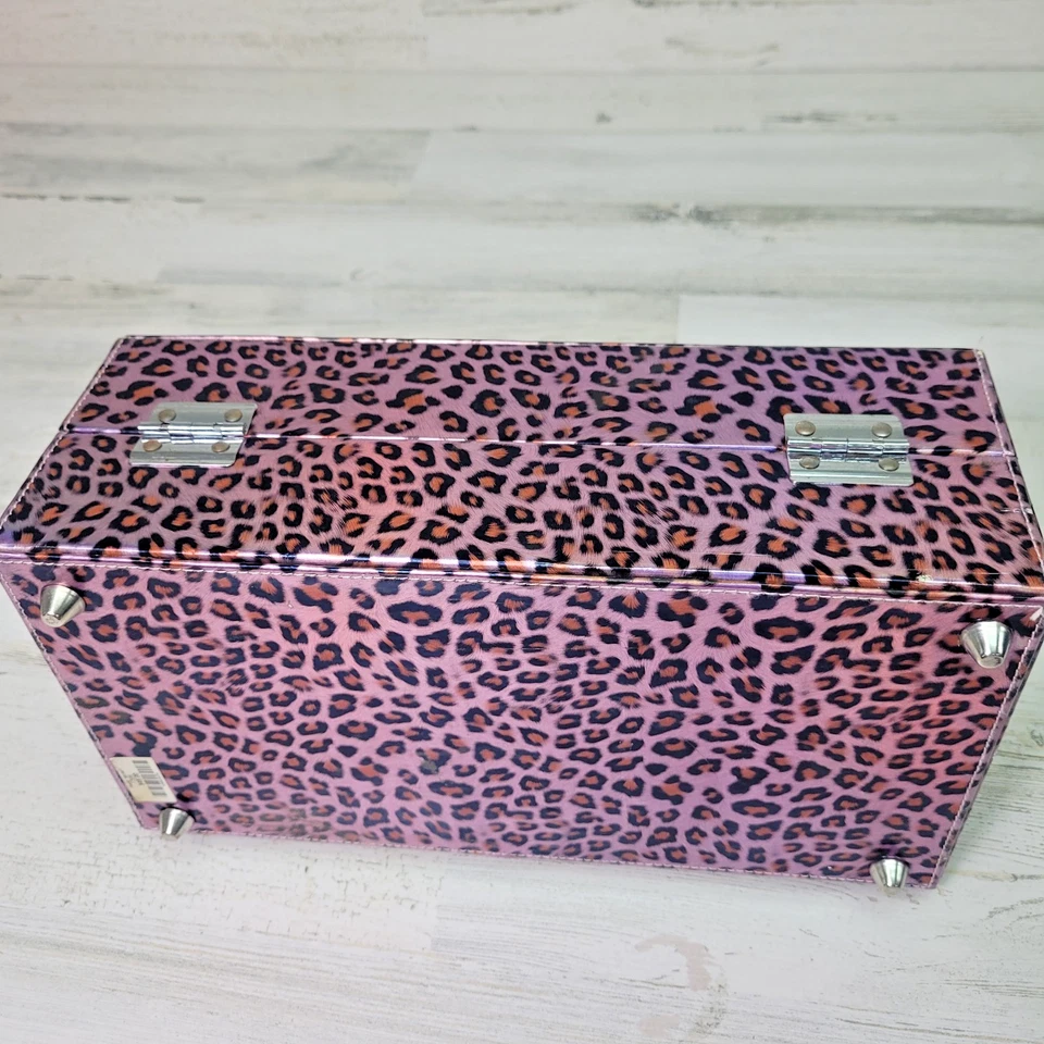 Винтажный OPI лак для ногтей леопард Traincase ВИНТАЖНЫЙ РЕДКИЙ розовый с гепардовым принтом - Изображение 4 из 4