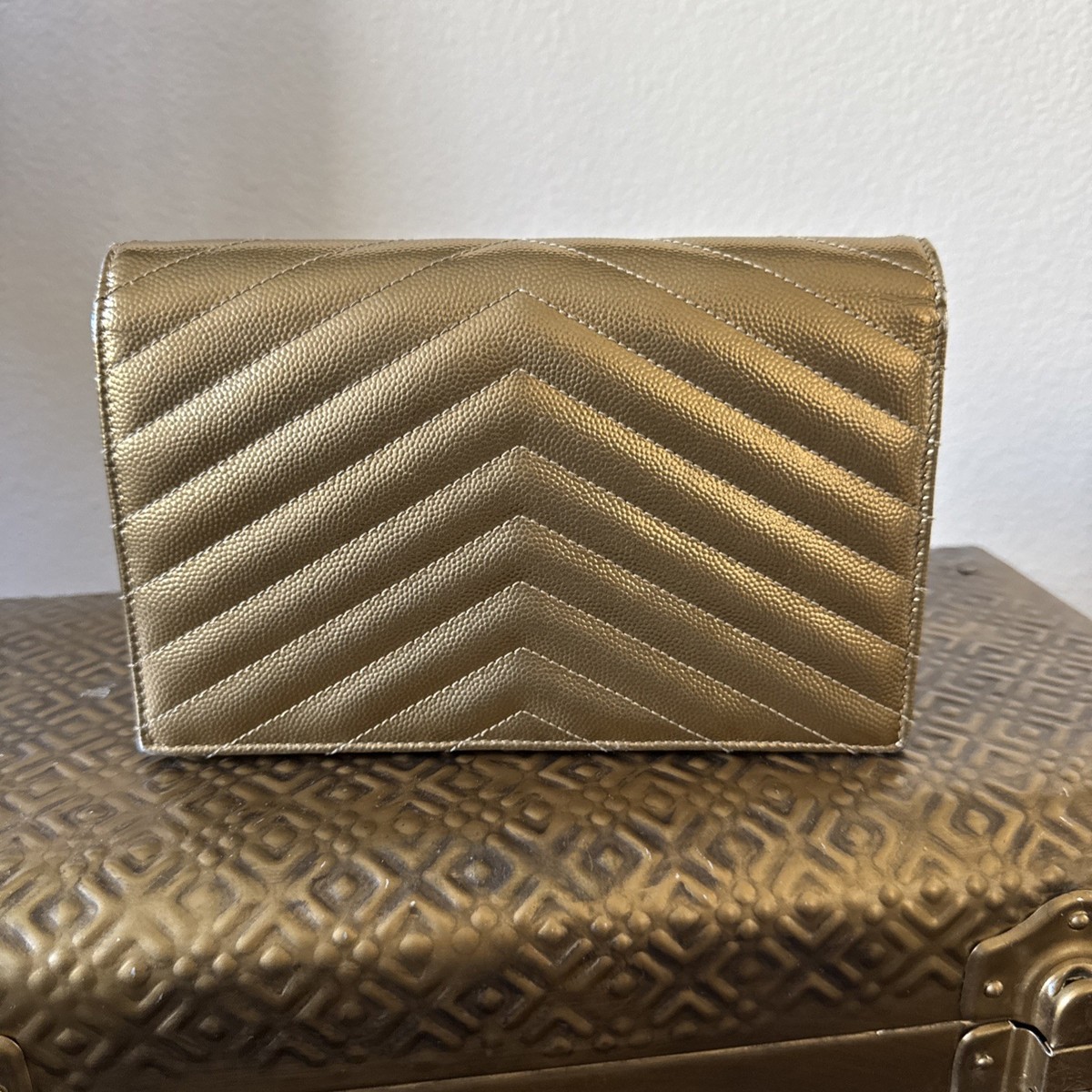 Authentic Saint Laurent YSL Envelope Cassandra Wallet On Chain