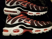 MENS NIKE AIR MAX PLUS TN BLACK HOT RED SZ 10
