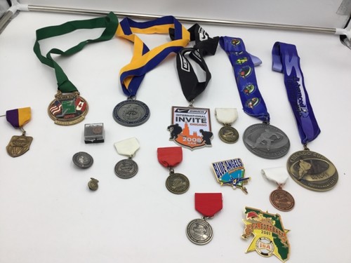 Lot of 16 MEDALS and PINS - Picture 8 of 10