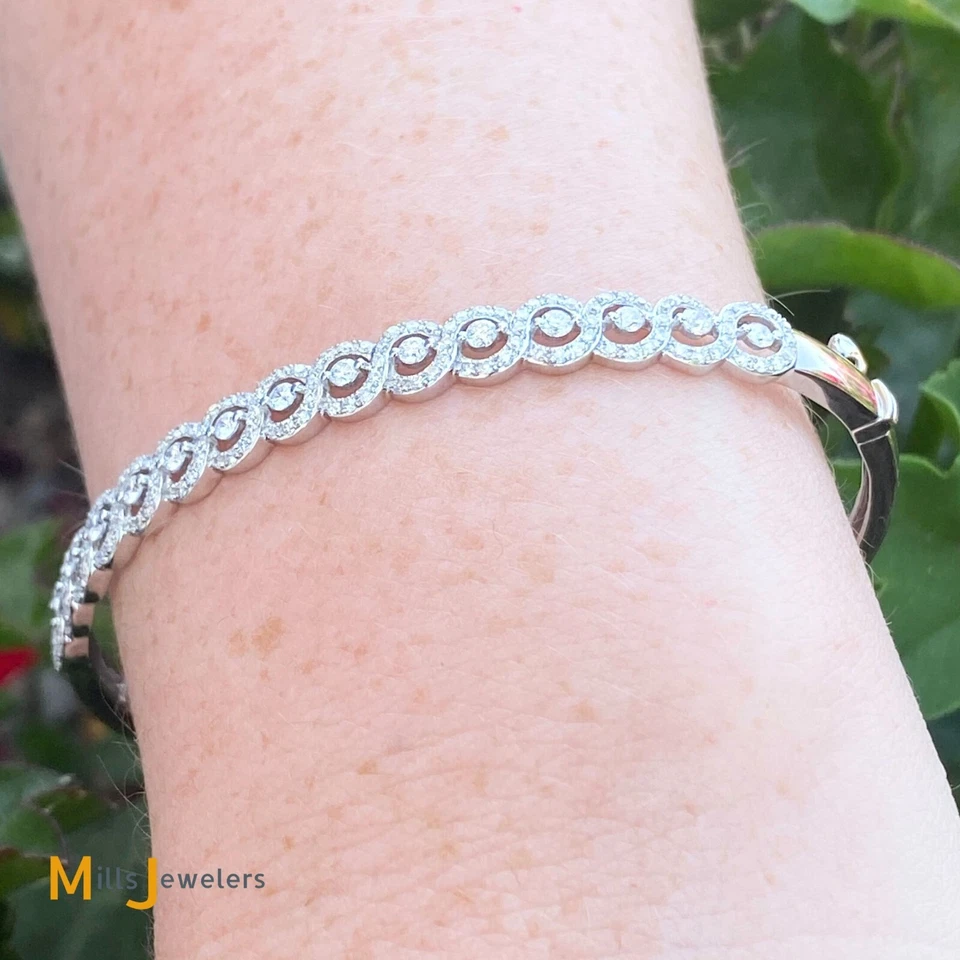 "Brazalete La Bell de oro blanco de 14 quilates con cierre de bisagras de diamantes de 1,14 quilates 6,5""" Foto 4 de 4