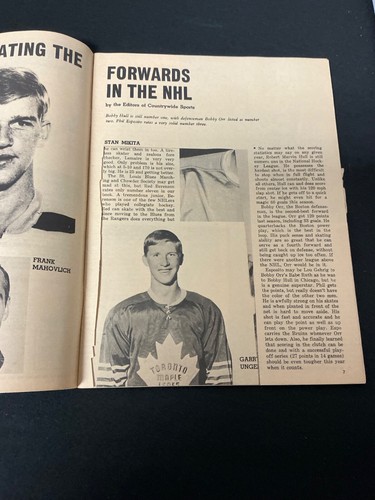 February 1971 Hockey Sports Special Bobby Hull on cover - Picture 3 of 6