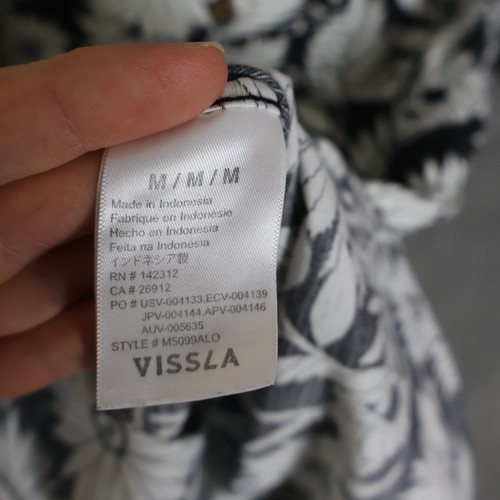 Vissla Shirt Mens Medium Black Hawaiian Floral Palms Toucan All Over Print Camp - Picture 8 of 12