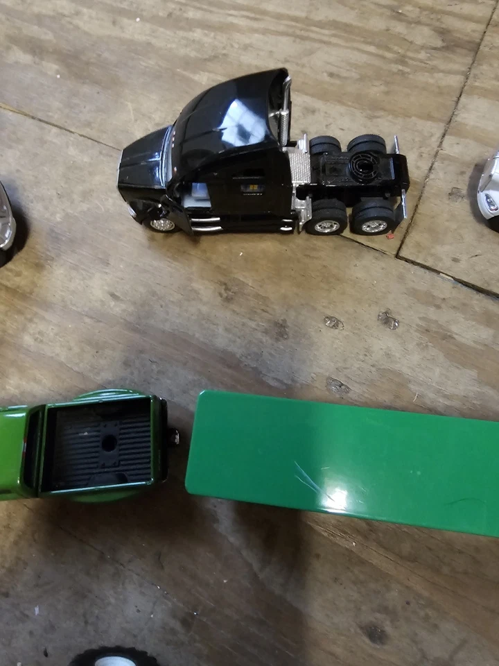 Lot of 15 ERTL John Deere And Ford farm equipment diecast toys & Other Brands - Image 4 of 4