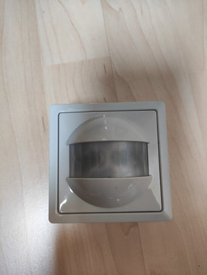 Merten ARTEC Bewegungsmelder Argus 180 mit UP Modul, hellgrau/lichtgrau 