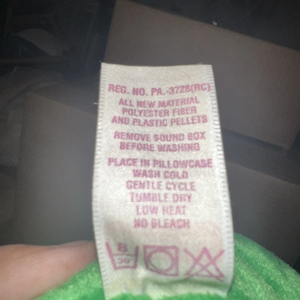 Peluche reversible Veggie Tales Larry Boy/Pepino 13" Talking Fisher Price 2000 Foto 4 de 4