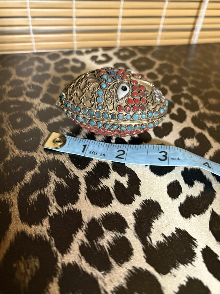 Antigua caja de oración baratija turquesa y coral estilo máscara Gau tibetana, siglo XIX Foto 3 de 4