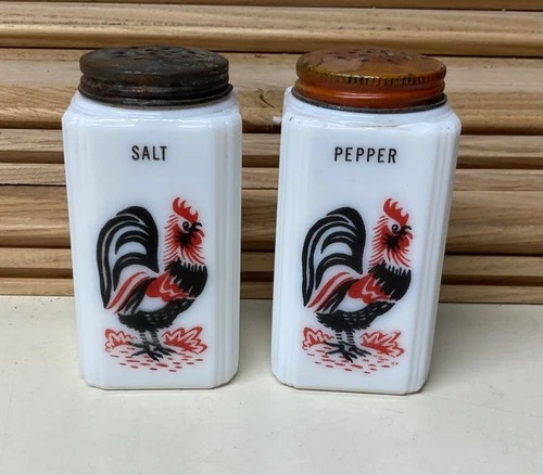 Vintage Tipp City Red Black Crowing Rooster Salt & Pepper Shaker Set Kitchen