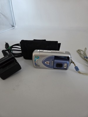 Nikon Coolpix 2500 Kompakte Digitalkamera (E2500) Blau/Silber Funktioniert