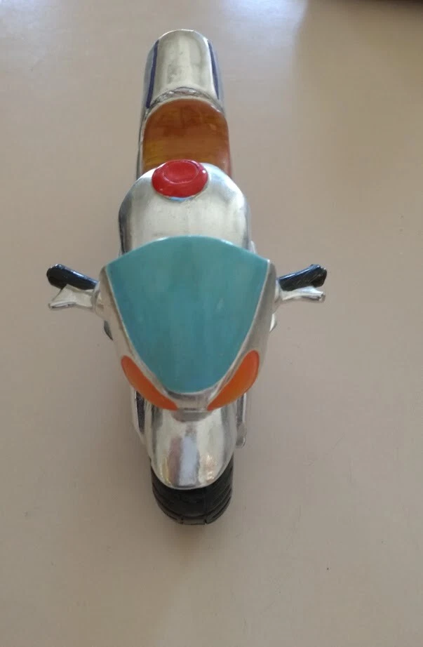 Moto da corsa in resina argentata circa 15 cm. numero 46 bomboniera oggettistica - Immagine 4 di 4