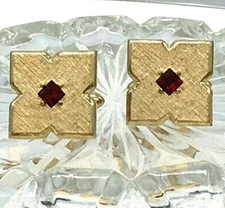 Vtg Gold Tone Square Cross Hatch Pattern Center Red Stone Cufflink Approx .8”