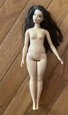 2015 Mattel Curvy Barbie Fashionistas Doll Long Brown Hair Curvy