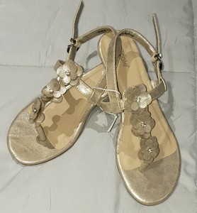 10 wide sandals