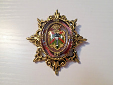 VINTAGE COAT OF ARMS BROOCH / PIN - GLASS COVER - GOLD IN COLOR - UNSIGNED