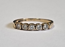 9ct 375 YELLOW GOLD 5 STONE DIAMOND HALF ETERNITY RING rub-over bezel set