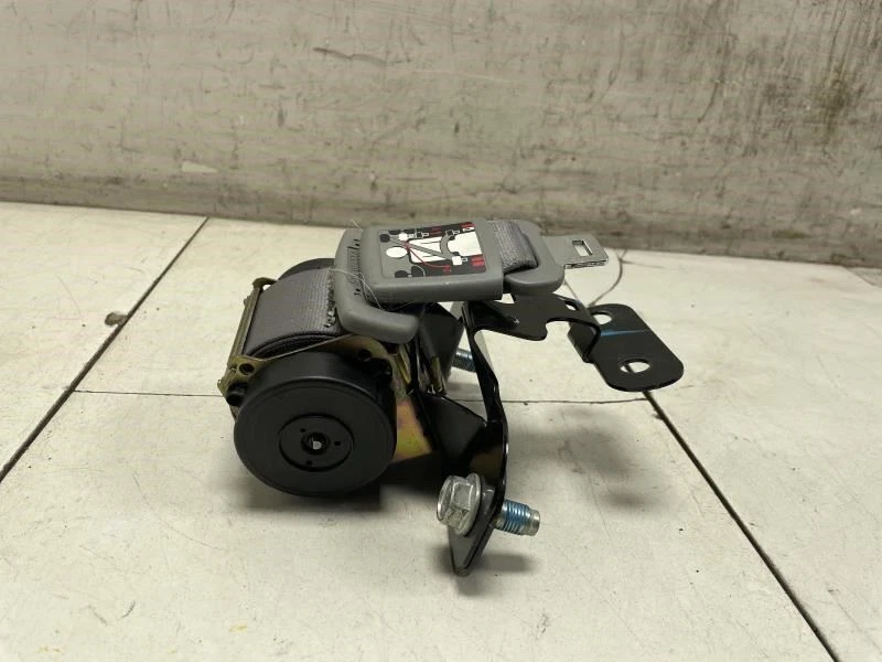 2006 KIA SORENTO LX RETRATOR DE CINTO DE SEGURANÇA CENTRAL TRASEIRO FABRICANTE DE EQUIPAMENTO ORIGINAL+ - Imagem 2 de 4