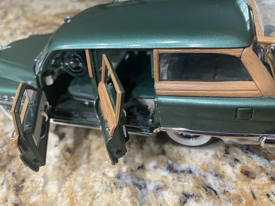 Литой автомобиль Danbury Mint Buick Estate Wagon Road master зеленый масштаб 1:24 - Изображение 3 из 4