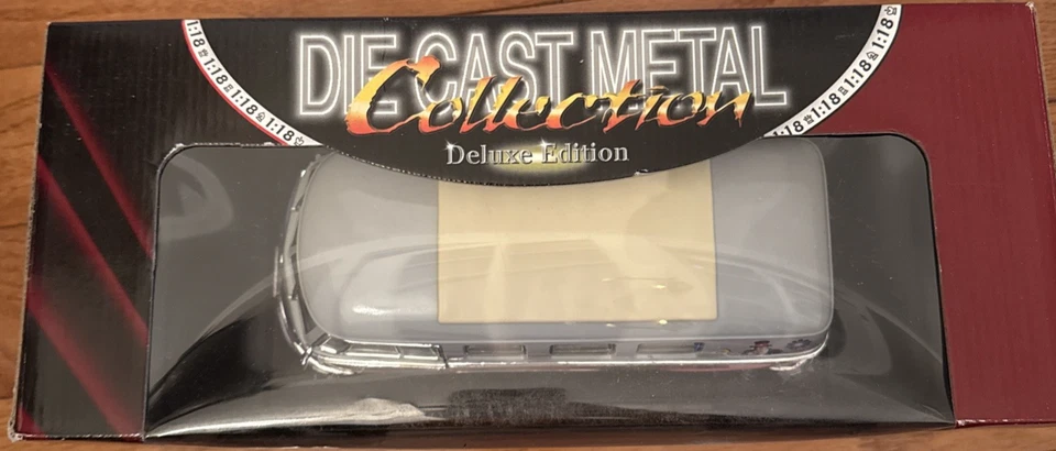 Volkswagen Microbus Flower Power 1962 edición Deluxe Road Signature 1:18 sin usar, en caja sellada Foto 2 de 4