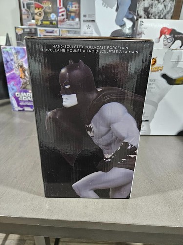 Batman Black & White 6 Inch Statue Figure - Batman by Infantino New in Box - Picture 4 of 4