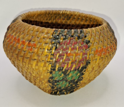 Vintage Small  Primitive Hand Woven Painted Basket Flower Design 3.5'' T X 5''W