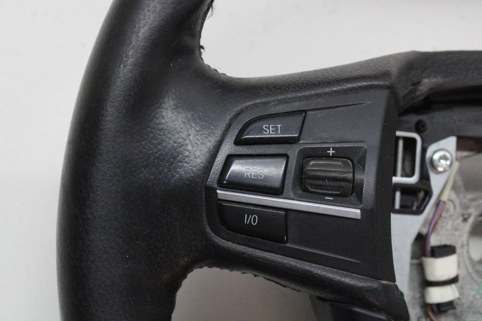 Volante 2013 BMW 528XI COURO PRETO FABRICANTE DE EQUIPAMENTO ORIGINAL 11 12 13 14 15 16 - Imagem 3 de 4