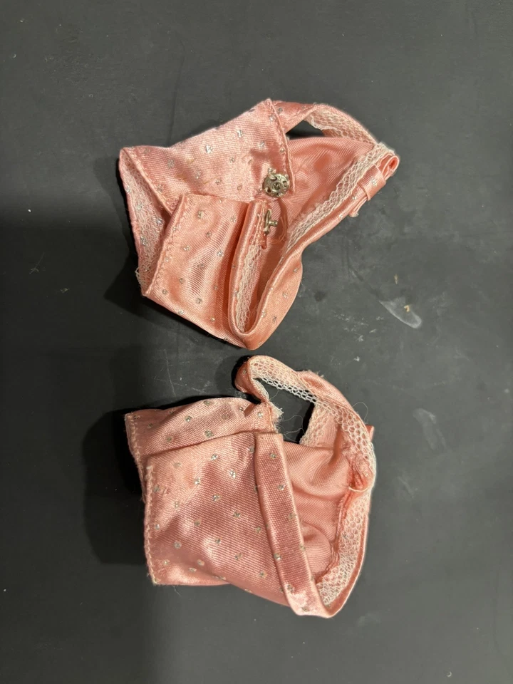 Muñeca Barbie vintage años 60 Pak rosa satinado brillo ropa lote de 2 tops Foto 3 de 4