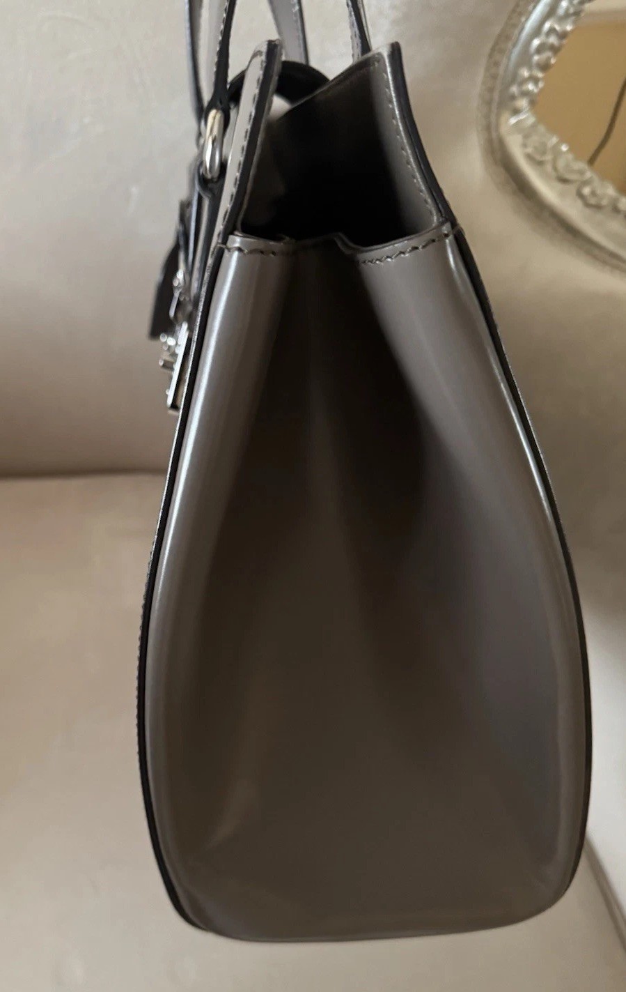 Authentic Gucci Leather structured top handle tot… - image 3