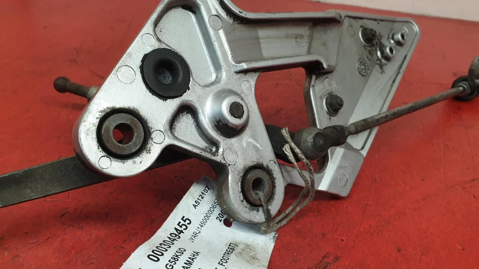 Yamaha FZ6 2008 reposapiés izquierdo Foto 2 de 4