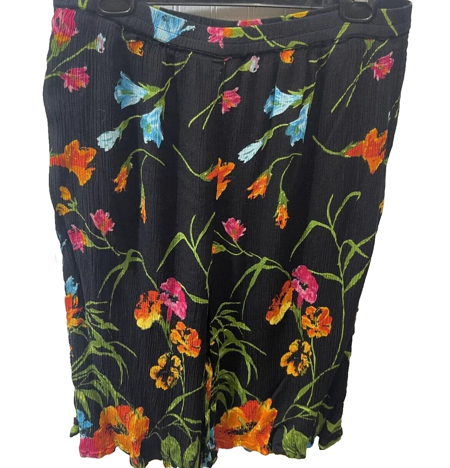 Vintage Bedford Fair Lifestyles 2 Pc Capri Set~Watercolor Floral on Black Size L - Image 3 of 4