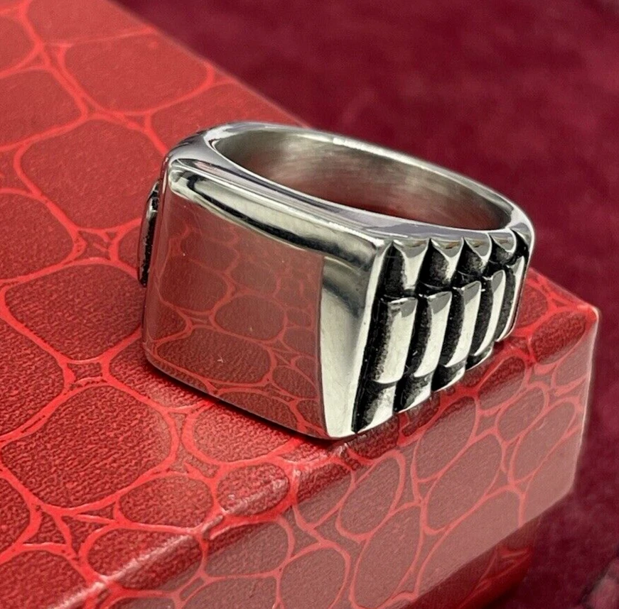 ANELLO COLORE ARGENTO SQUADRATO PERSONALIZZABILE CON INCISIONE ACCIAIO INOX UOMO - Immagine 2 di 4