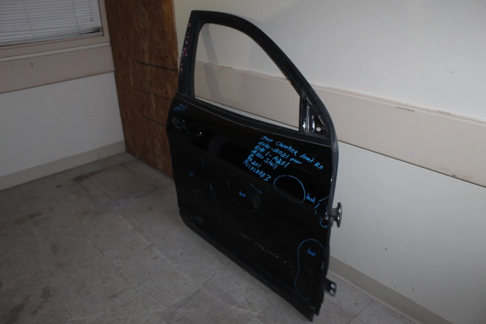 2014 2021 JEEP CHEROKEE RIGHT SIDE FRONT DOOR SHELL OEM - Image 3 of 4