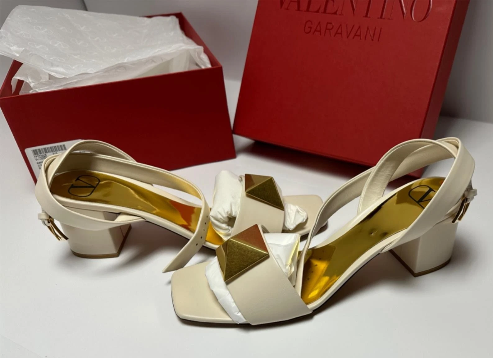 Valentino — Valentino Garavani 60MM Ankle Strap One Stud Pump Sandal Cream Size 39 EU