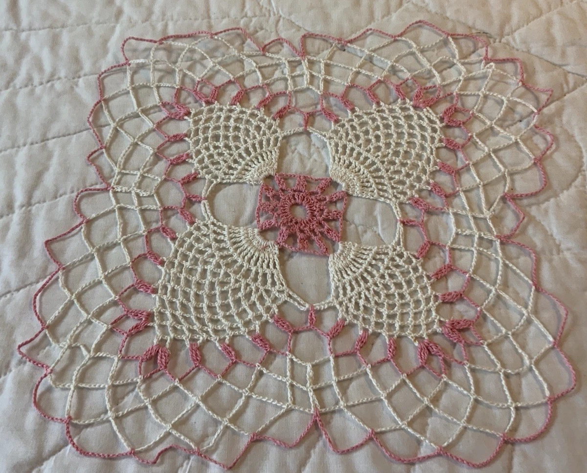 25+ Pink 1920-1949 Time Period Manufactured Collectible Doilies