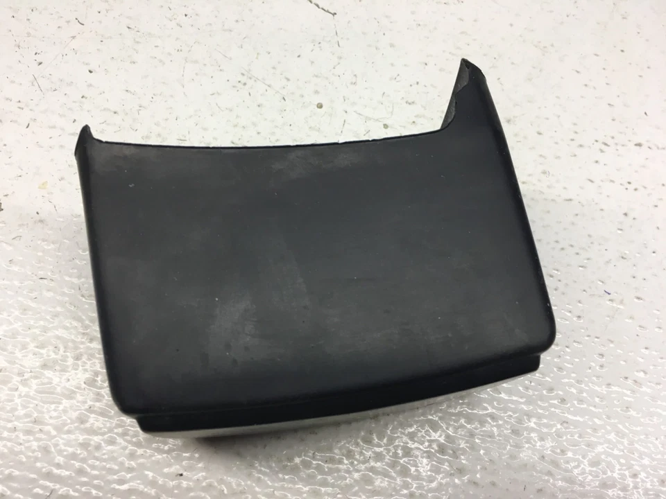 三菱 NOS 1980 - 1984 道奇 Colt Plymouth Champ 右握前保险杠保护 — 第 4/4 张图片