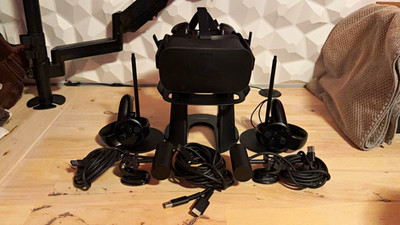 Oculus Rift CV1 VR Headset Bundle, Touch Controllers, Sensors, etc. (READ BELOW)