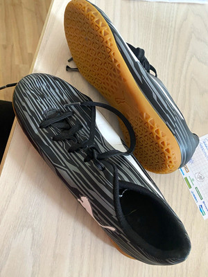 PUMA evoSPEED 5.4 IT Hallenschuhe Indoor Unisex Kinder EUR 37 Schwarz/Grau