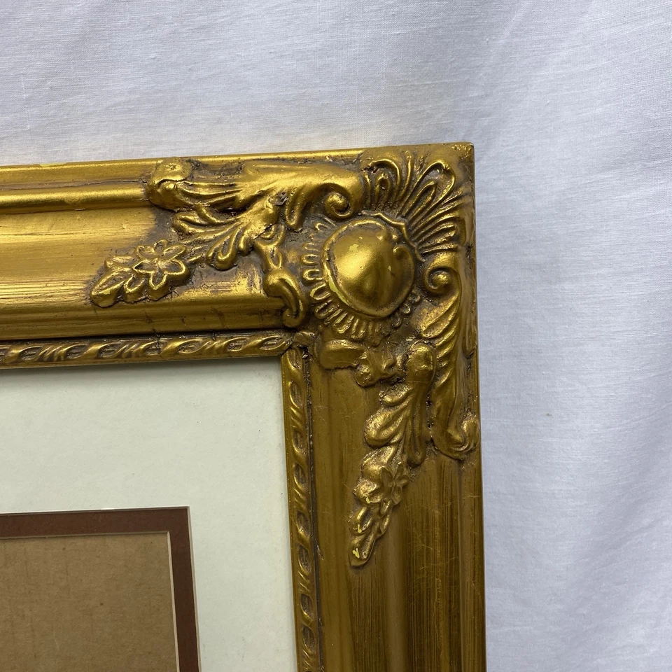 Marco de culpa dorado ornamentado de madera sintética con vidrio 18x14,75 interior 11x14 mate 8x10 Foto 3 de 4